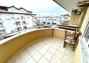 Spacious 4+1 penthouse from the owner, 300 meters from the sea in the Oba area