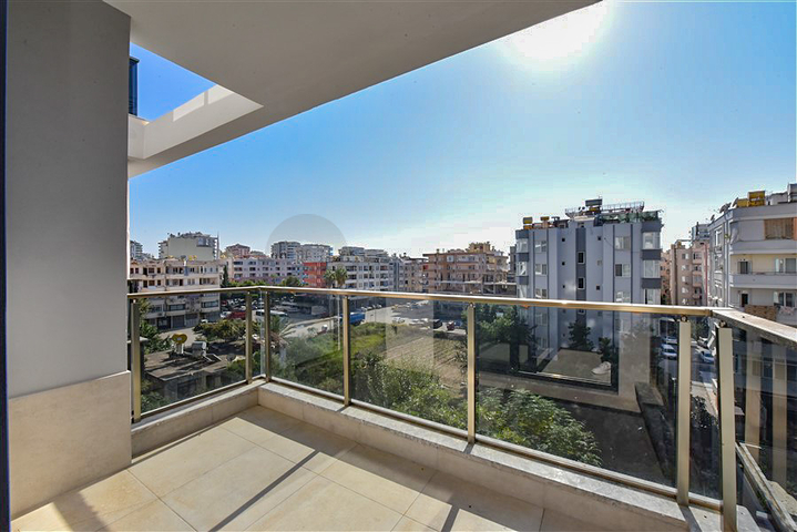 2+1 apartment in Mahmutlar district, 400 m from the sea 