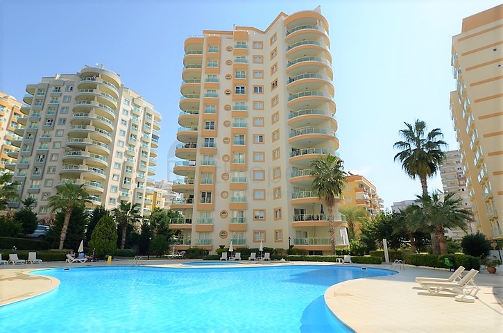 Spacious 1+1 apartment in a complex with all the infrastructure by the sea in Mahmutlar