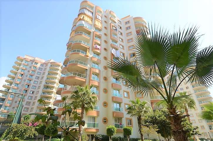 Spacious 1+1 apartment in a complex with all the infrastructure by the sea in Mahmutlar