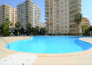 Spacious 1+1 apartment in a complex with all the infrastructure by the sea in Mahmutlar