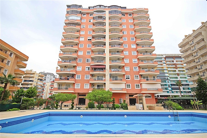 Spacious 2+1 apartment from the owner, 100 meters from the sea in the Mahmutlar area  