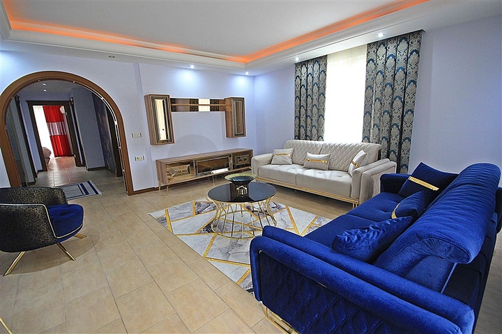 Spacious 2+1 apartment from the owner, 100 meters from the sea in the Mahmutlar area  