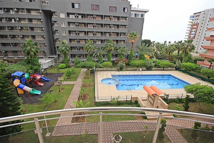 Spacious 2+1 apartment from the owner, 100 meters from the sea in the Mahmutlar area  