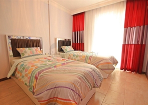 Spacious 2+1 apartment from the owner, 100 meters from the sea in the Mahmutlar area  