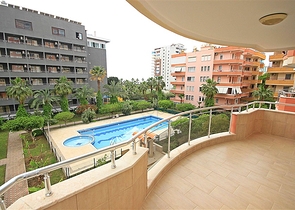 Spacious 2+1 apartment from the owner, 100 meters from the sea in the Mahmutlar area  