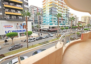 Spacious 2+1 apartment from the owner, 100 meters from the sea in the Mahmutlar area  