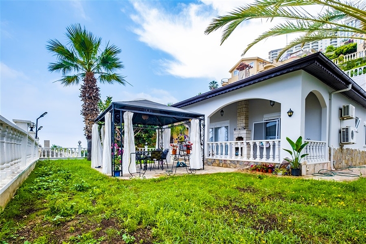 Villa with stunning views in Kargicak area Villa with stunning views in Kargicak area