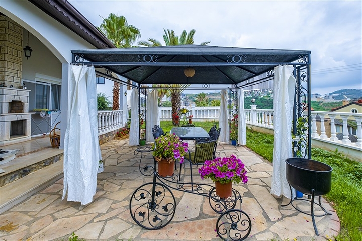 Villa with stunning views in Kargicak area Villa with stunning views in Kargicak area
