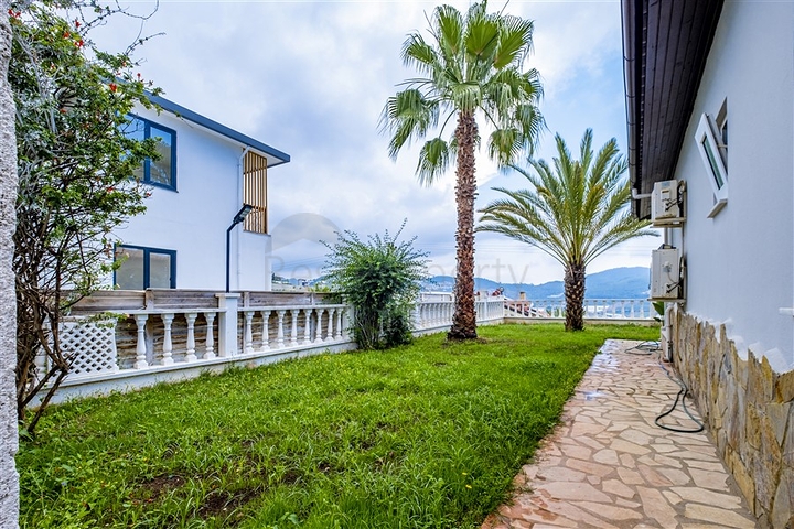 Villa with stunning views in Kargicak area Villa with stunning views in Kargicak area