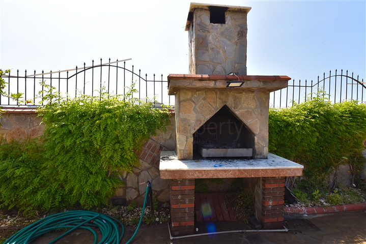 2+1 apartment on the first coastline in Demirtas district