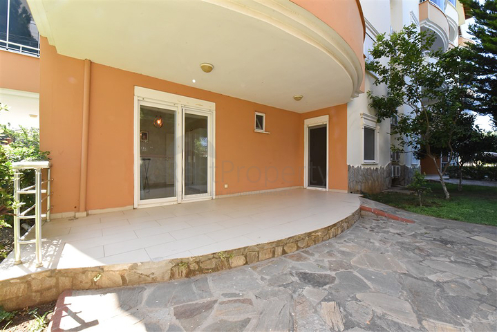 2+1 apartment on the first coastline in Demirtas district