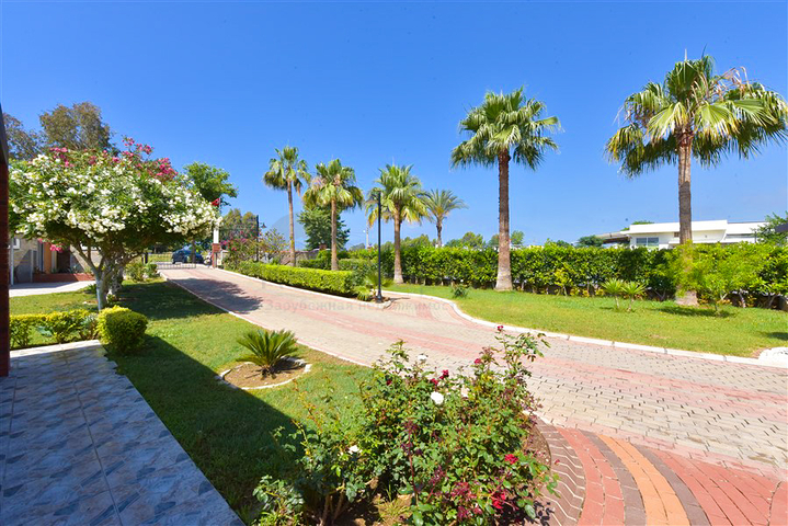 2+1 apartment on the first coastline in Demirtas district