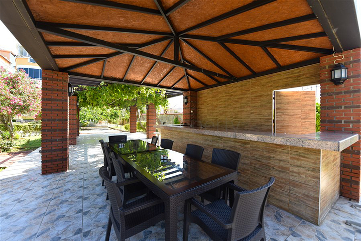 2+1 apartment on the first coastline in Demirtas district