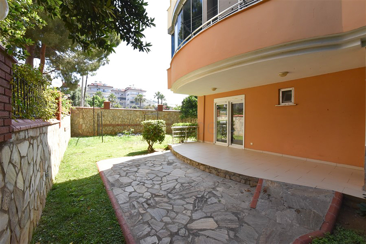 2+1 apartment on the first coastline in Demirtas district