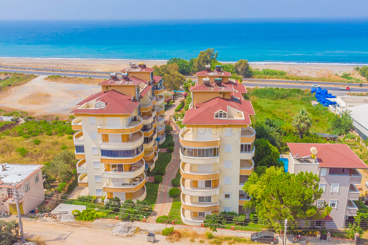 2+1 apartment on the first coastline in Demirtas district