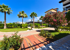 2+1 apartment on the first coastline in Demirtas district