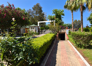 2+1 apartment on the first coastline in Demirtas district