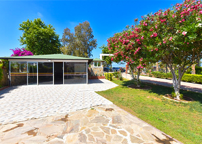 2+1 apartment on the first coastline in Demirtas district