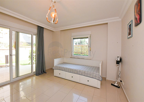 2+1 apartment on the first coastline in Demirtas district