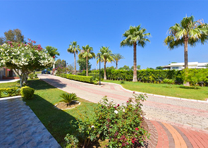 2+1 apartment on the first coastline in Demirtas district