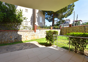 2+1 apartment on the first coastline in Demirtas district