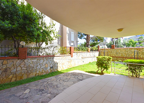 2+1 apartment on the first coastline in Demirtas district