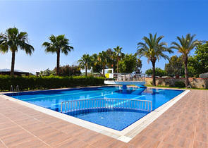 2+1 apartment on the first coastline in Demirtas district