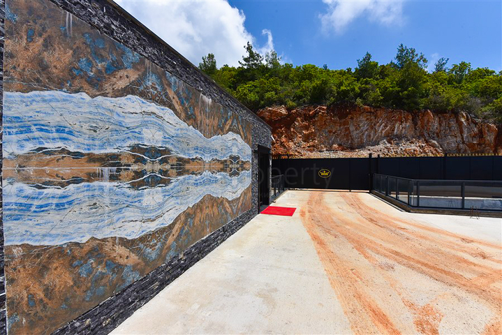 4+2 villa with pool and Mediterranean Sea view