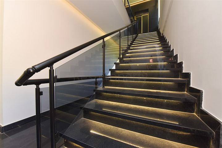 4+2 villa with pool and Mediterranean Sea view