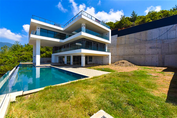 4+2 villa with pool and Mediterranean Sea view