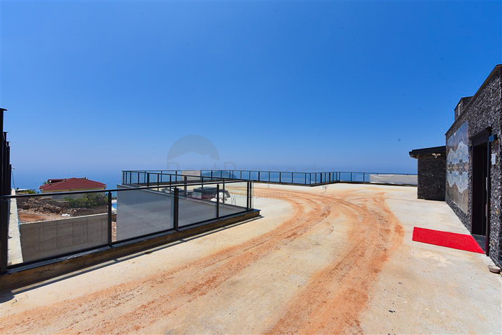 4+2 villa with pool and Mediterranean Sea view