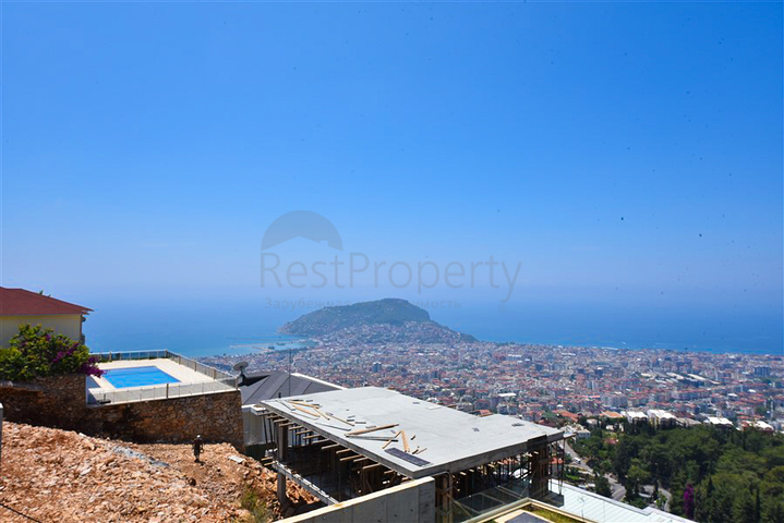 4+2 villa with pool and Mediterranean Sea view