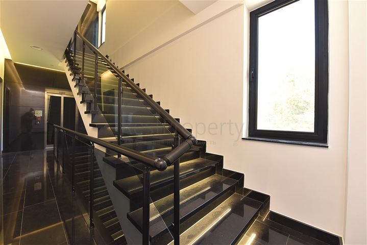 4+2 villa with pool and Mediterranean Sea view