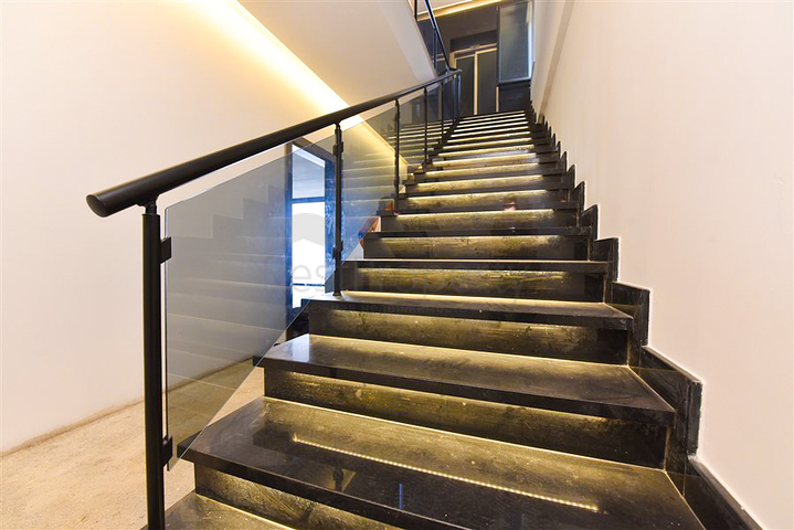 4+2 villa with pool and Mediterranean Sea view