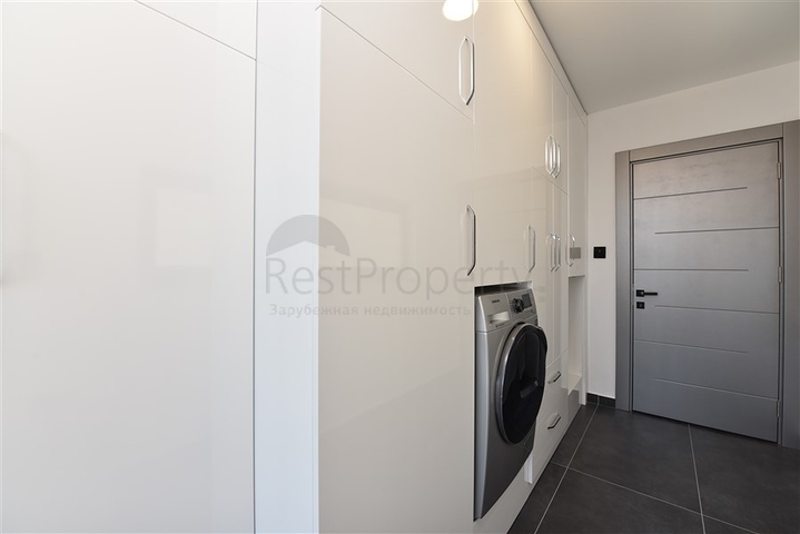 4+2 villa with pool and Mediterranean Sea view