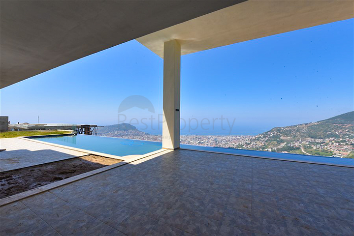 4+2 villa with pool and Mediterranean Sea view