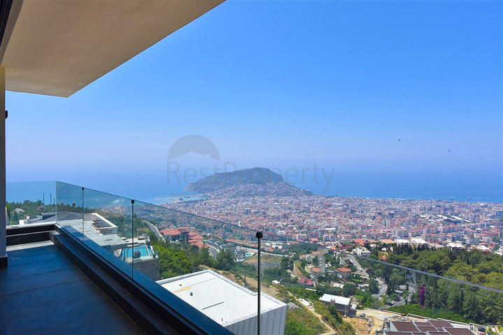 4+2 villa with pool and Mediterranean Sea view