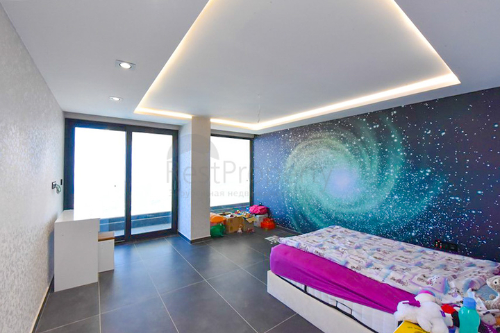 4+2 villa with pool and Mediterranean Sea view