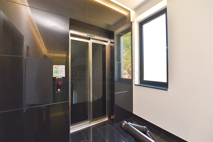 4+2 villa with pool and Mediterranean Sea view