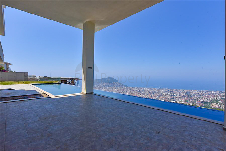 4+2 villa with pool and Mediterranean Sea view