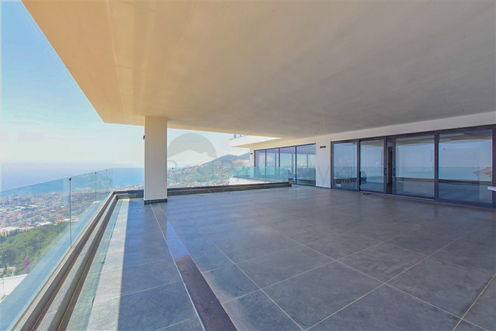 4+2 villa with pool and Mediterranean Sea view