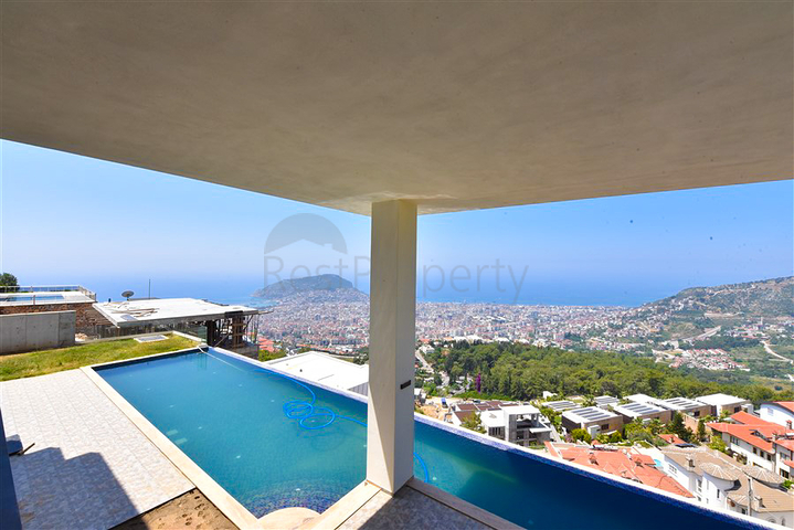 4+2 villa with pool and Mediterranean Sea view