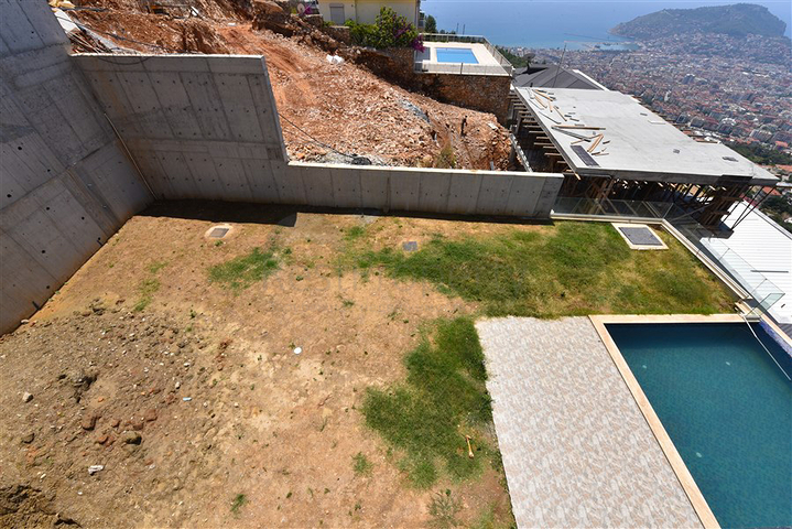 4+2 villa with pool and Mediterranean Sea view