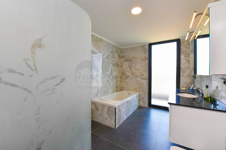 4+2 villa with pool and Mediterranean Sea view