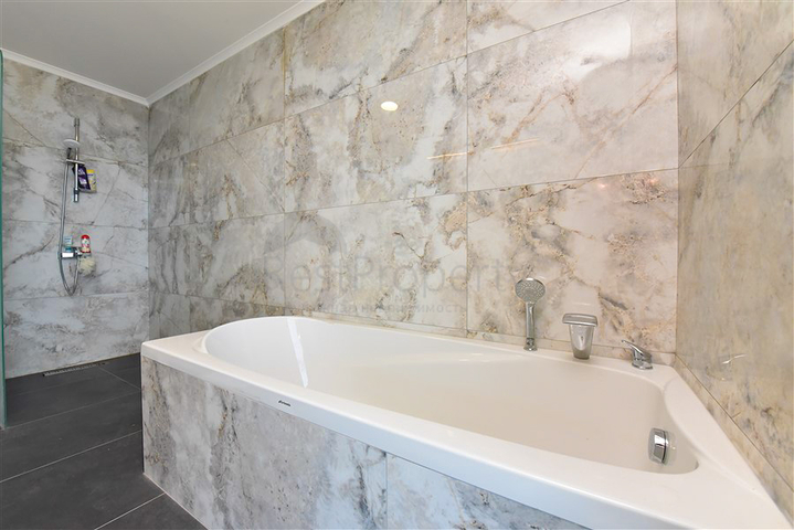 4+2 villa with pool and Mediterranean Sea view