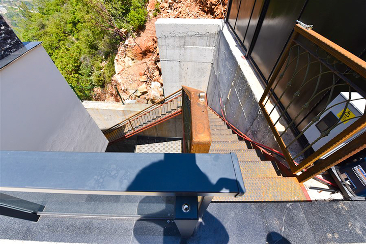 4+2 villa with pool and Mediterranean Sea view