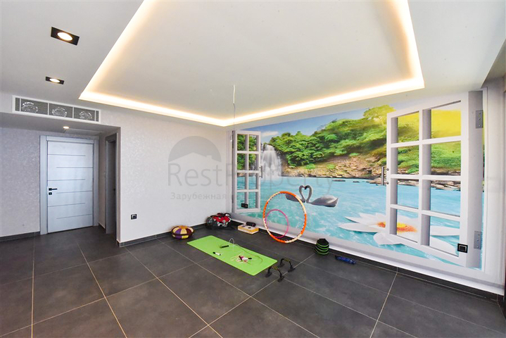 4+2 villa with pool and Mediterranean Sea view