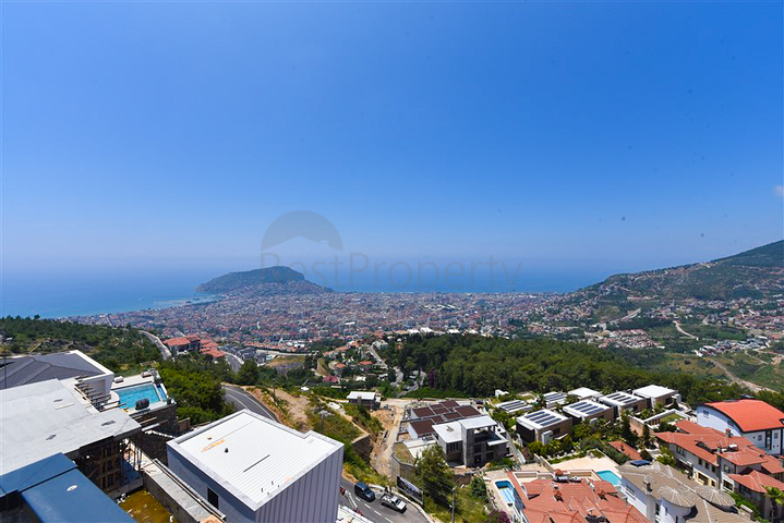 4+2 villa with pool and Mediterranean Sea view