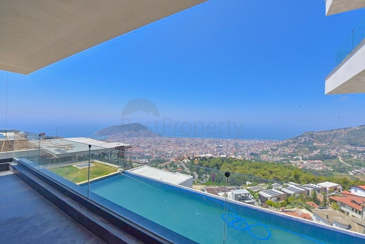4+2 villa with pool and Mediterranean Sea view